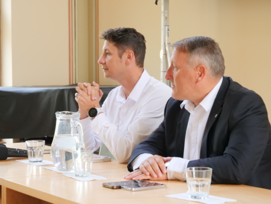 Děti a studenti debatovali s vedením města. Zajímaly je investice i doprava budoucnosti