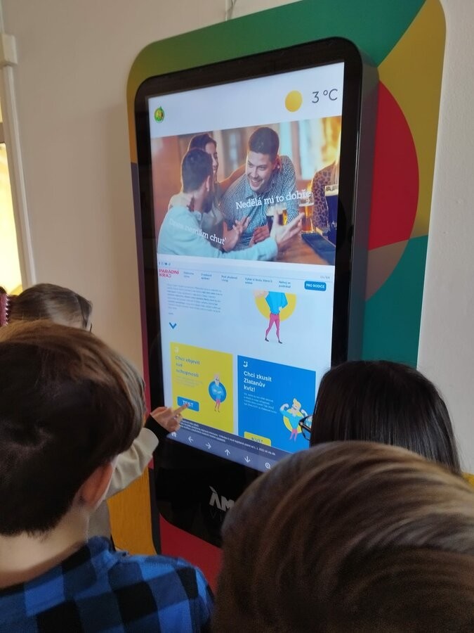 Pět pardubických základních škol má interaktivní vzdělávací panely