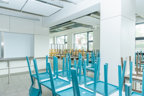 Děti se v nové přístavbě svítkovské ZŠ rozloučily se školním rokem