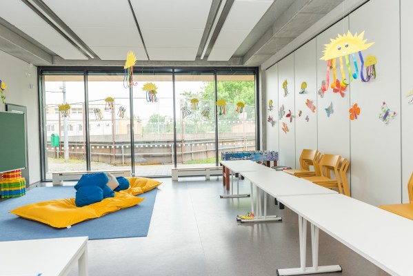 Děti se v nové přístavbě svítkovské ZŠ rozloučily se školním rokem