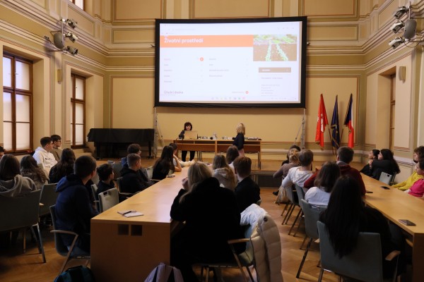 Dětský a studentský parlament diskutoval o zelené budoucnosti města