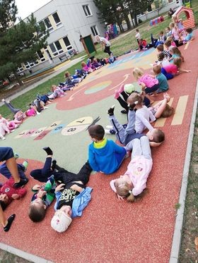"Svět nekončí za vrátky, cvičíme se zvířátky"