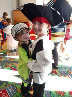 Hra, učení ke spolupráci a kamarádství je pro děti v mateřské škole stěžejní.