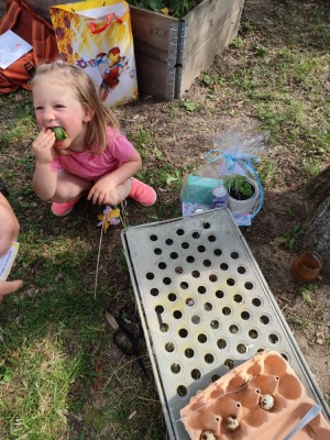 Zahradní slavnost s minizoo přivítala v Hostovicích letní prázdniny