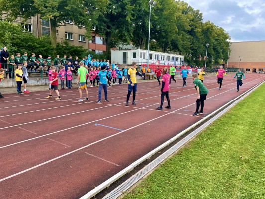 Žáci ze základní školy Benešovo náměstí ovládli dětský maraton