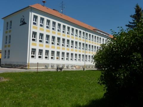 Hlavní budova školy.