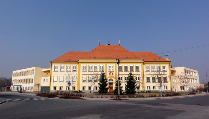 ZŠ Pardubice - Svítkov, Školní 748
