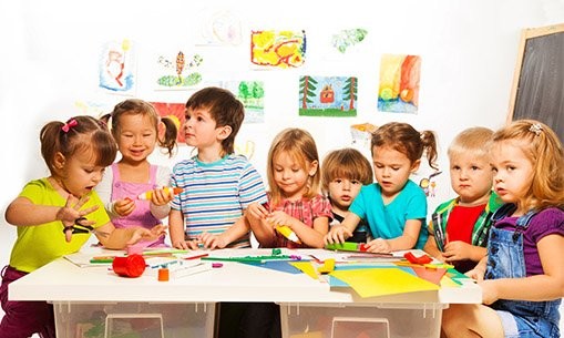 Mateřská škola Stonožka slaví 50 let: Půl století péče, hry a pomoci dětem se zrakovými vadami