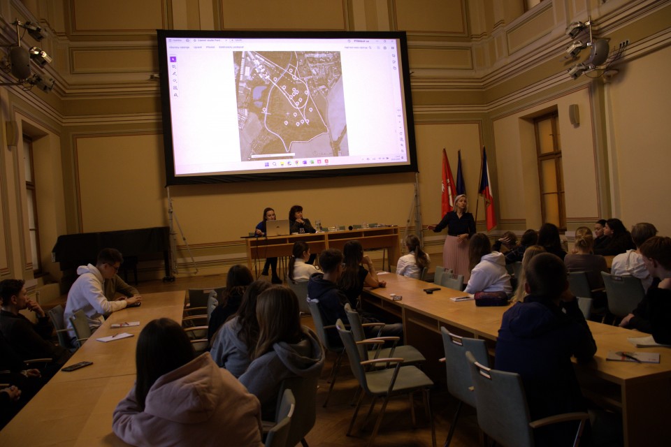 Dětský a studentský parlament diskutoval o zelené budoucnosti města