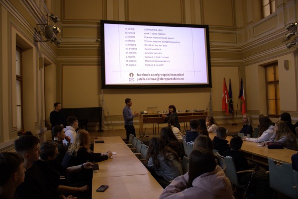 Dětský a studentský parlament diskutoval o zelené budoucnosti města