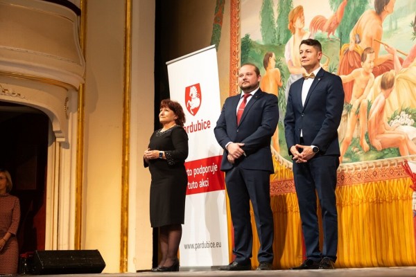 Pardubice poděkovaly pedagogům. Ocenění převzali nejlepší pedagogové, ředitelé i držitelka ceny náměstka