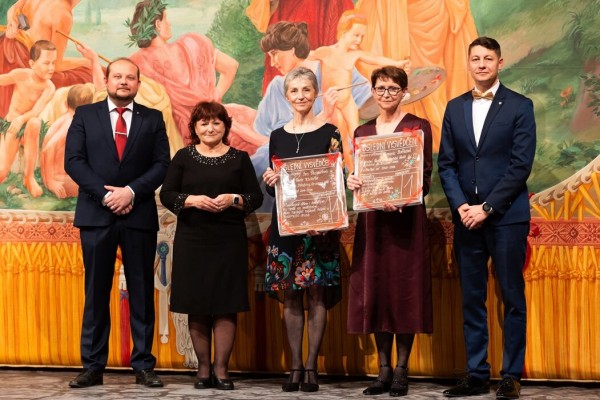 Pardubice poděkovaly pedagogům. Ocenění převzali nejlepší pedagogové, ředitelé i držitelka ceny náměstka