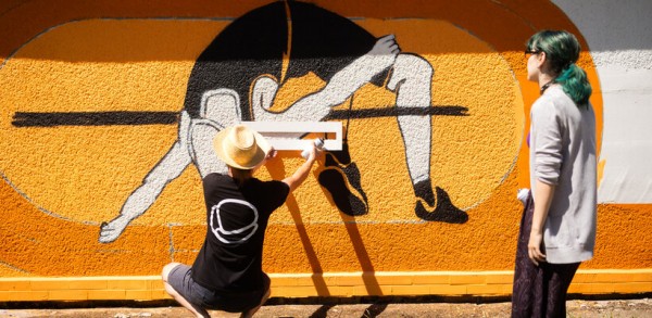 Na Tyršově nábřeží vzniká unikátní velkoformátová streetartová sportovní malba