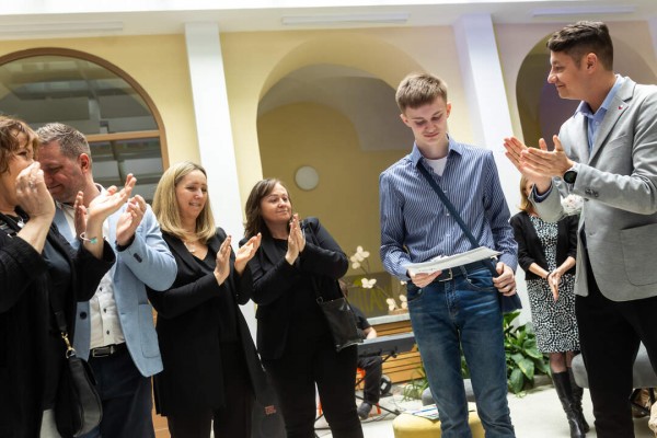 Pardubice pokřtily omalovánky podle kreseb talentovaného autistického chlapce