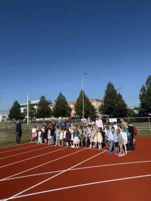 ZŠ Prodloužená v Polabinách přivítala nový školní rok otevřením moderního sportovního hřiště